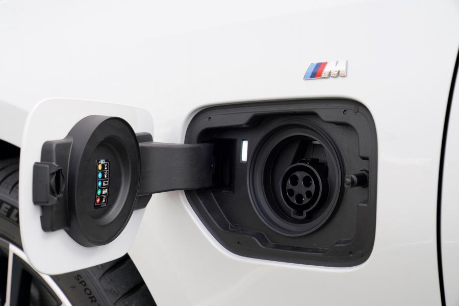 Детали экстерьера BMW 330e M Sport (G20) 2019 года  (JP) (фото 10 из 10)